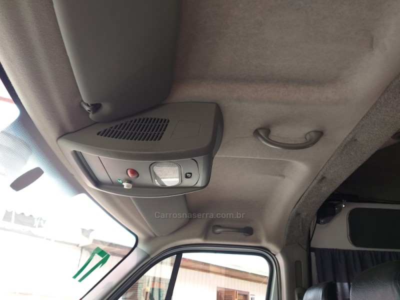 MASTER 2.3 DCI MINIBUS STANDARD L2H2 16 LUGARES 16V DIESEL 4P MANUAL - 2017 - CAXIAS DO SUL