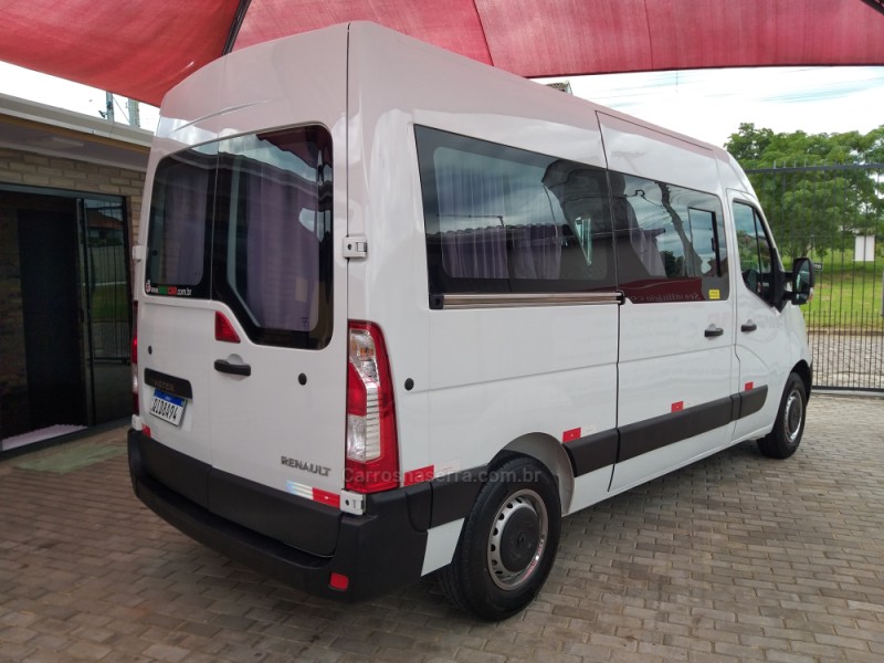 MASTER 2.3 DCI MINIBUS STANDARD L2H2 16 LUGARES 16V DIESEL 4P MANUAL - 2017 - CAXIAS DO SUL