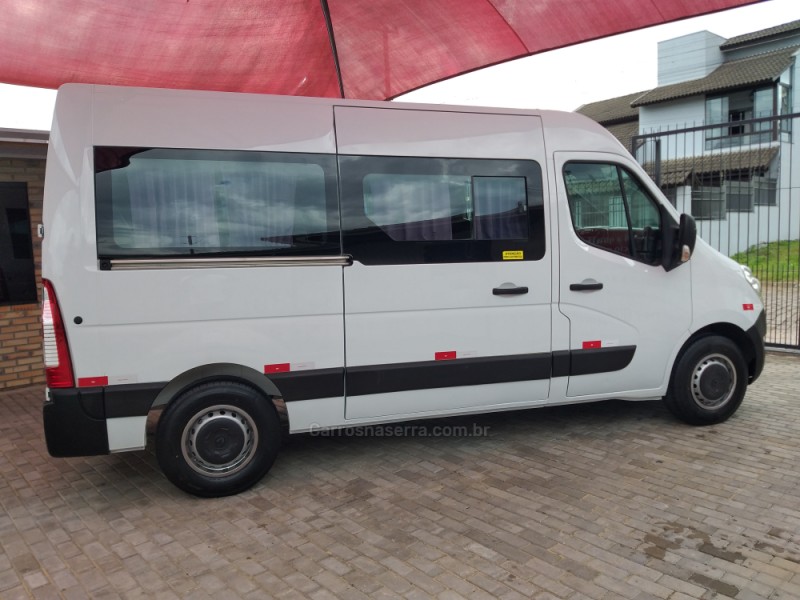 MASTER 2.3 DCI MINIBUS STANDARD L2H2 16 LUGARES 16V DIESEL 4P MANUAL - 2017 - CAXIAS DO SUL