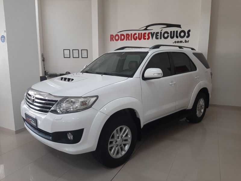 HILUX SW4 3.0 SRV 4X4 7 LUGARES 16V TURBO INTERCOOLER DIESEL 4P AUTOMÁTICO - 2012 - CAXIAS DO SUL