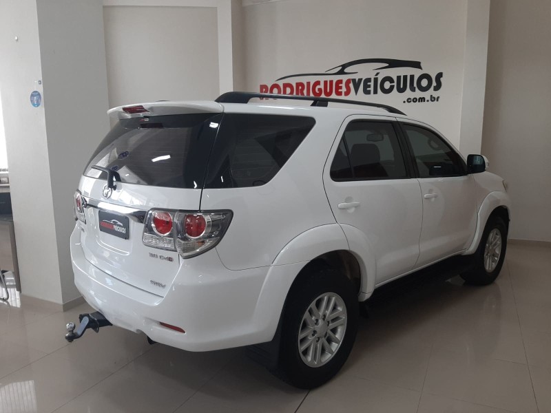 HILUX SW4 3.0 SRV 4X4 7 LUGARES 16V TURBO INTERCOOLER DIESEL 4P AUTOMÁTICO - 2012 - CAXIAS DO SUL