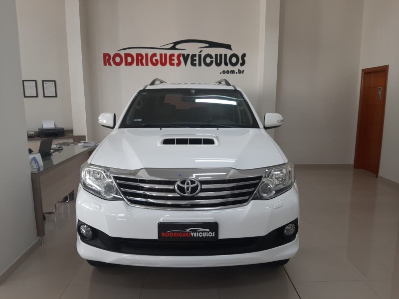 HILUX SW4 3.0 SRV 4X4 7 LUGARES 16V TURBO INTERCOOLER DIESEL 4P AUTOMÁTICO - 2012 - CAXIAS DO SUL