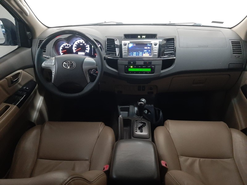 HILUX SW4 3.0 SRV 4X4 7 LUGARES 16V TURBO INTERCOOLER DIESEL 4P AUTOMÁTICO - 2012 - CAXIAS DO SUL