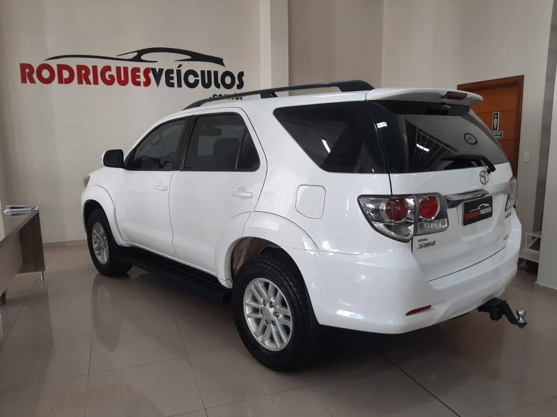 HILUX SW4 3.0 SRV 4X4 7 LUGARES 16V TURBO INTERCOOLER DIESEL 4P AUTOMÁTICO - 2012 - CAXIAS DO SUL