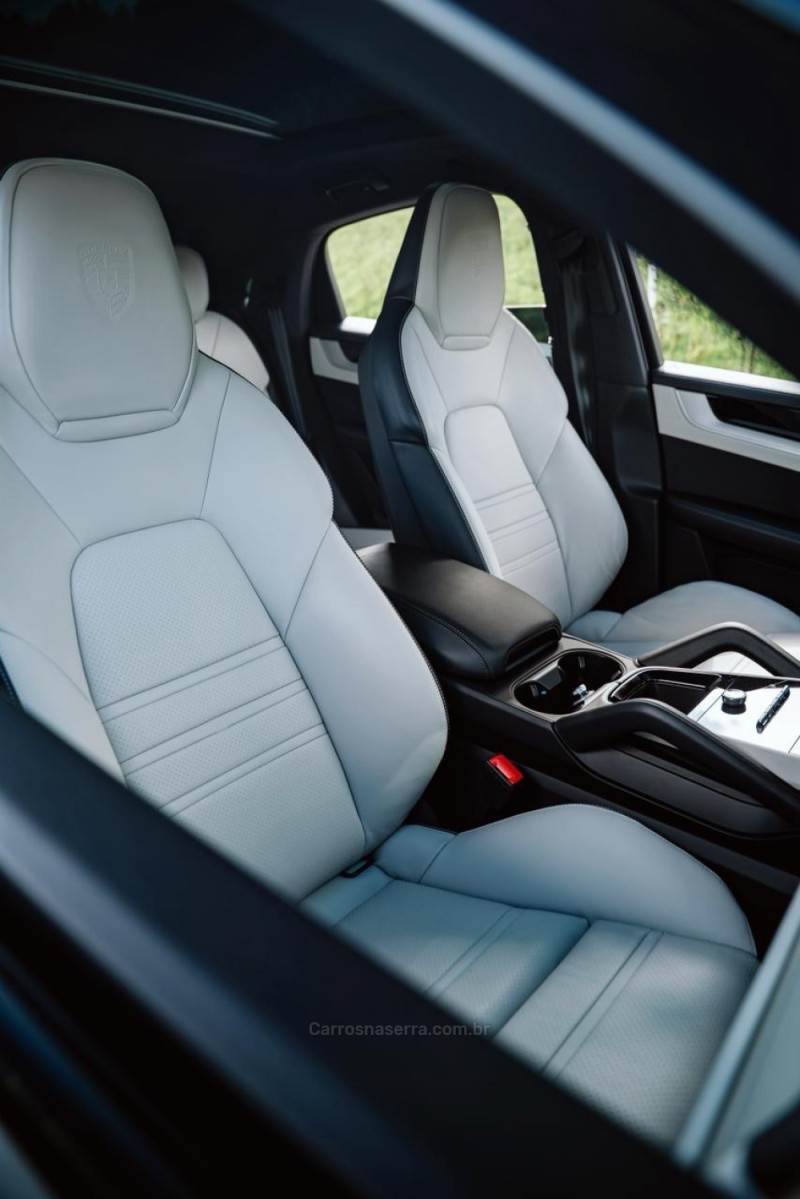 CAYENNE 3.0 V6 AWD E-HYBRID 4P AUTOMÁTICO - 2024 - ERECHIM