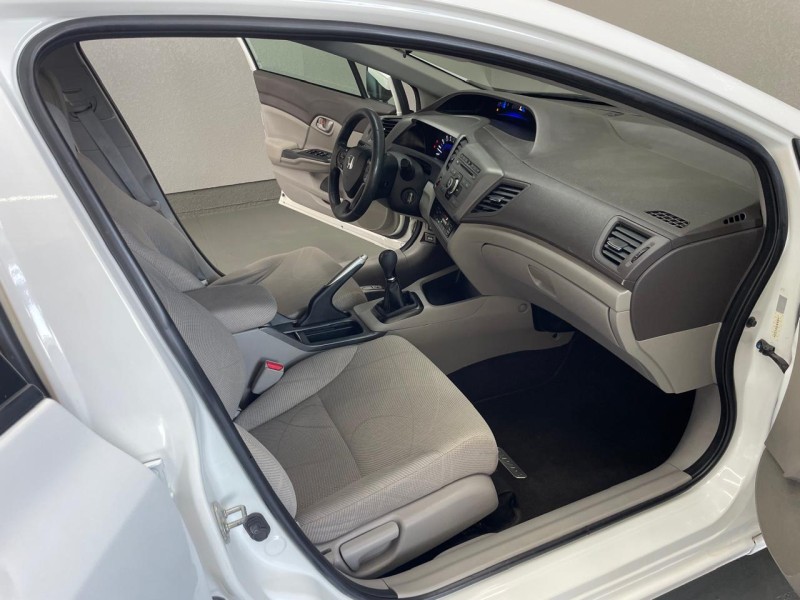 CIVIC 1.8 LXS 16V GASOLINA 4P MANUAL - 2014 - CAXIAS DO SUL