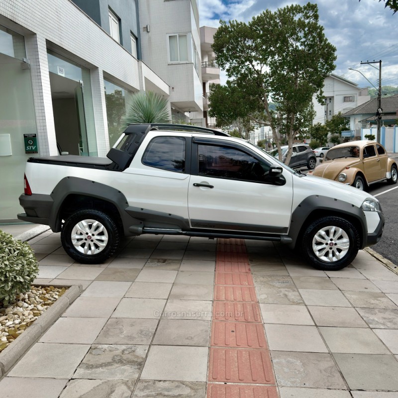 STRADA 1.8 MPI ADVENTURE CD 16V FLEX 2P MANUAL - 2013 - FLORES DA CUNHA
