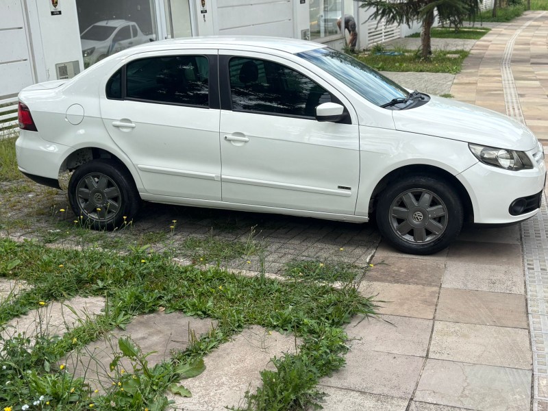 VOYAGE 1.0 MI 8V FLEX 4P MANUAL - 2010 - FARROUPILHA