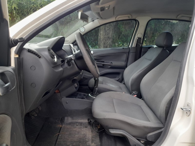 VOYAGE 1.0 MI 8V FLEX 4P MANUAL - 2010 - FARROUPILHA