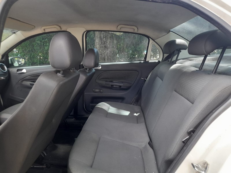 VOYAGE 1.0 MI 8V FLEX 4P MANUAL - 2010 - FARROUPILHA