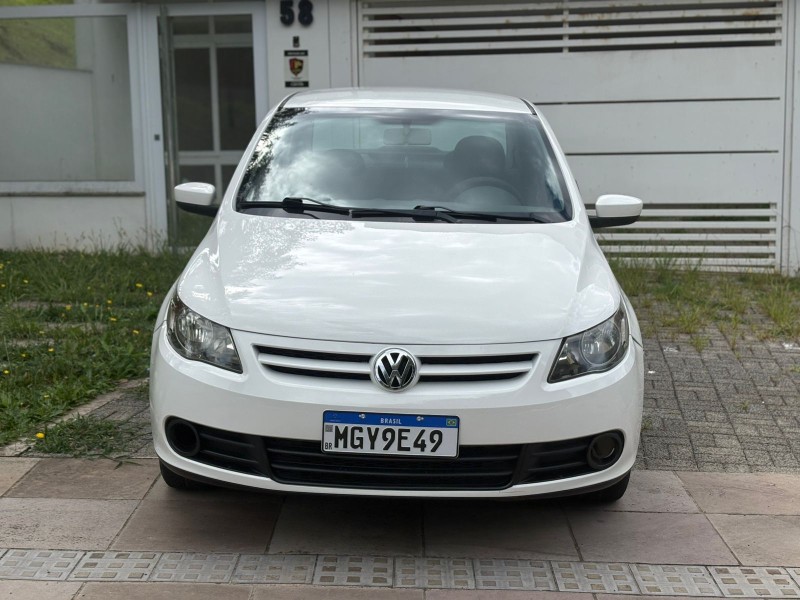 VOYAGE 1.0 MI 8V FLEX 4P MANUAL - 2010 - FARROUPILHA