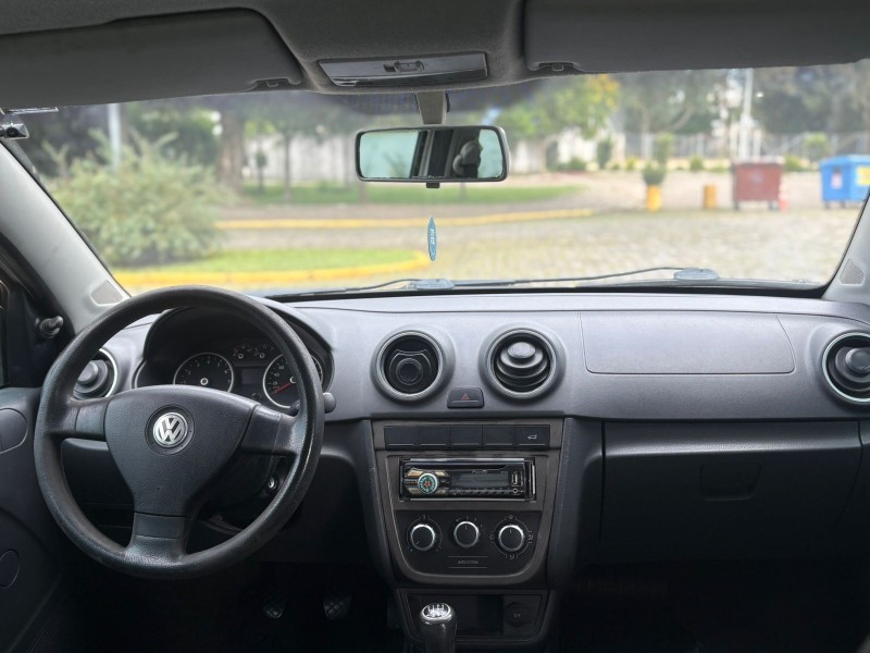 VOYAGE 1.0 MI 8V FLEX 4P MANUAL - 2010 - FARROUPILHA