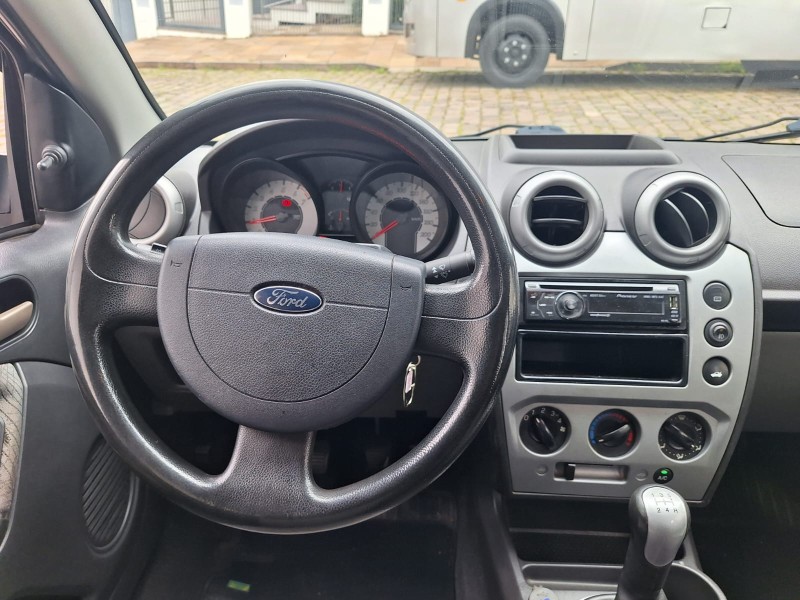 FIESTA 1.6 MPI SEDAN 8V FLEX 4P MANUAL - 2009 - CAXIAS DO SUL