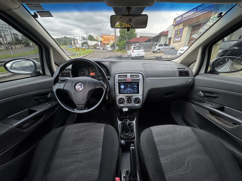 PUNTO 1.4 ATTRACTIVE 8V FLEX 4P MANUAL - 2011 - DOIS IRMãOS