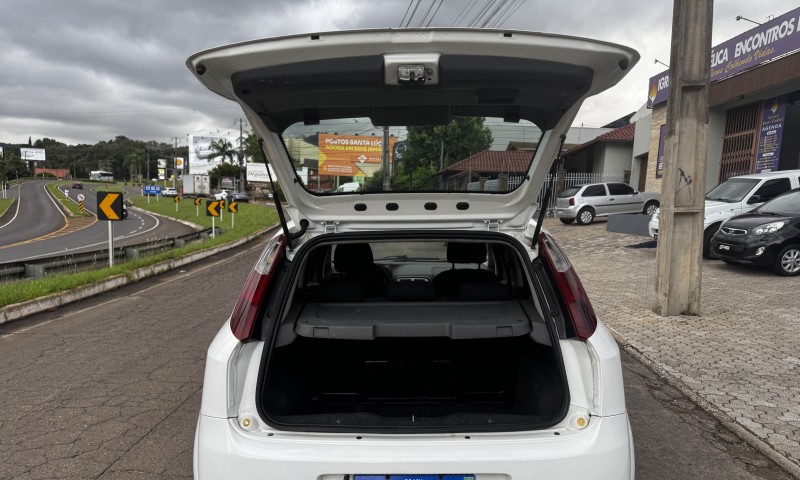 PUNTO 1.4 ATTRACTIVE 8V FLEX 4P MANUAL - 2011 - DOIS IRMãOS