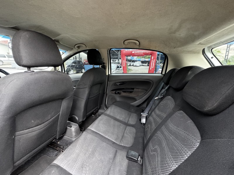 PUNTO 1.4 ATTRACTIVE 8V FLEX 4P MANUAL - 2011 - DOIS IRMãOS