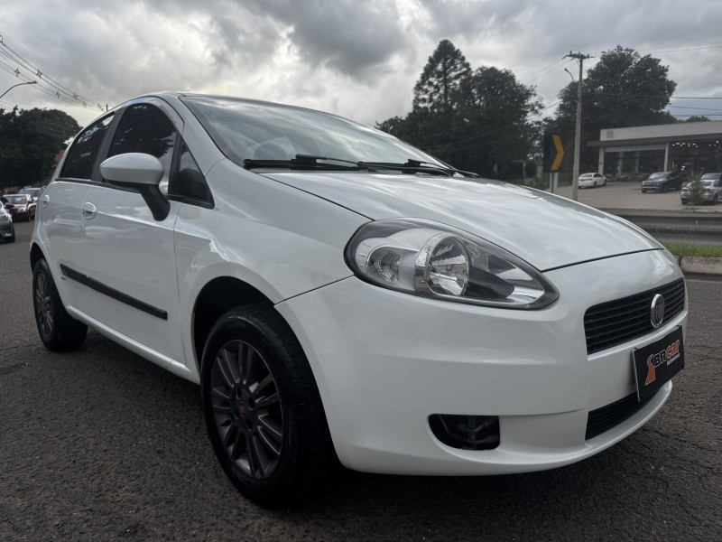 PUNTO 1.4 ATTRACTIVE 8V FLEX 4P MANUAL - 2011 - DOIS IRMãOS