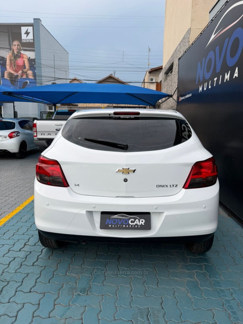 ONIX 1.4 MPFI LTZ 8V FLEX 4P MANUAL - 2015 - ESTâNCIA VELHA