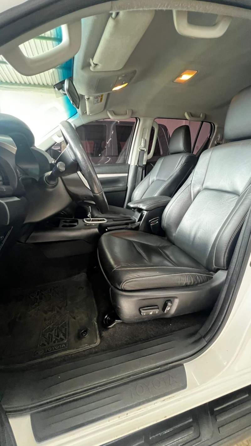 HILUX 2.8 4X4 D-4D CD TURBO 16V DIESEL 4P AUTOMÁTICO - 2017 - VACARIA
