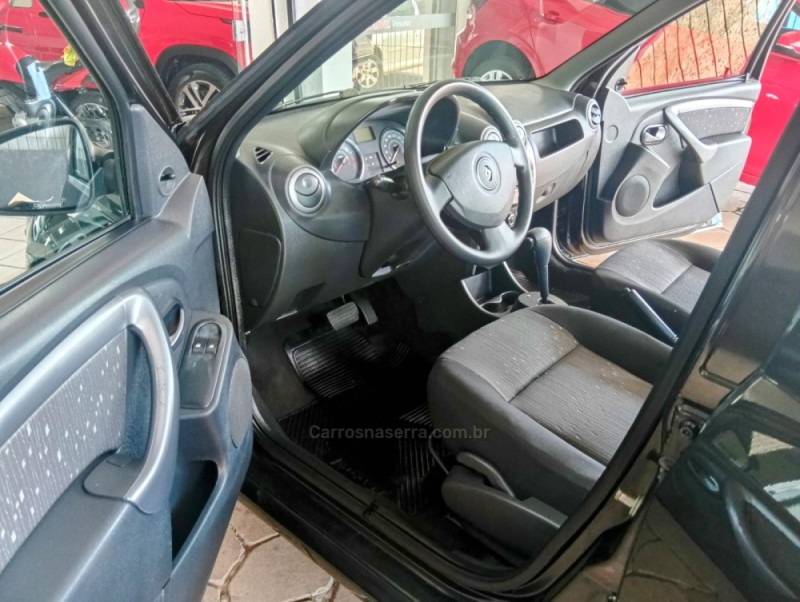 LOGAN  - 2013 - CANOAS