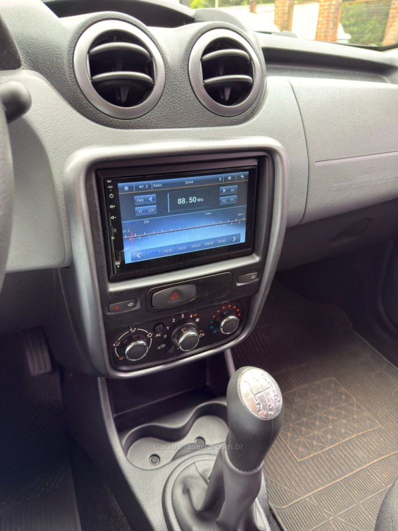 DUSTER 1.6 EXPRESSION 4X2 16V FLEX 4P MANUAL - 2014 - CANELA