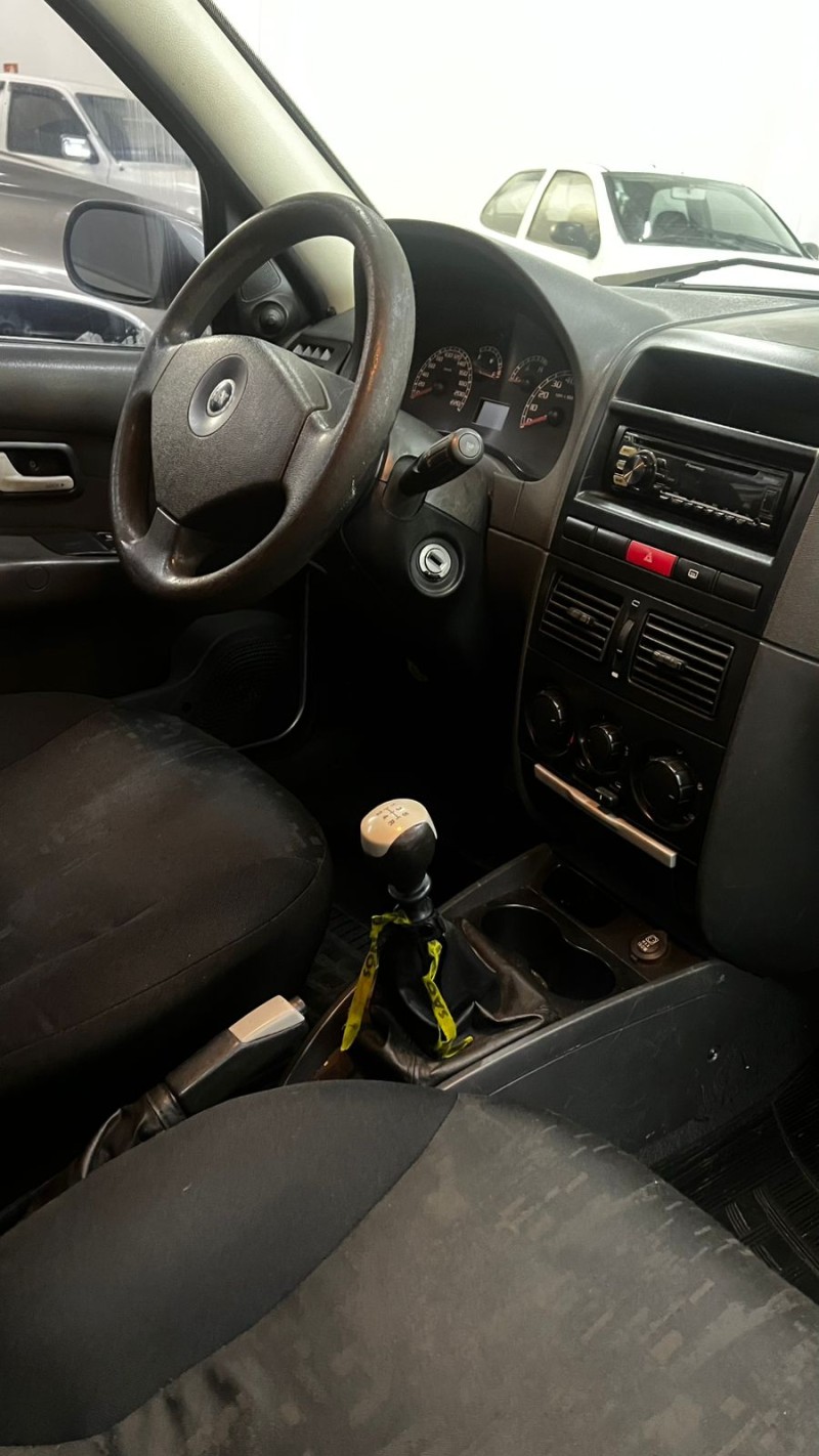 PALIO 1.6 MPI WEEKEND 16V GASOLINA 4P MANUAL - 2006 - VACARIA