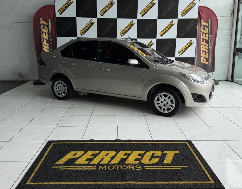 FIESTA 1.6 SE SEDAN 16V FLEX 4P MANUAL - 2014 - PORTãO