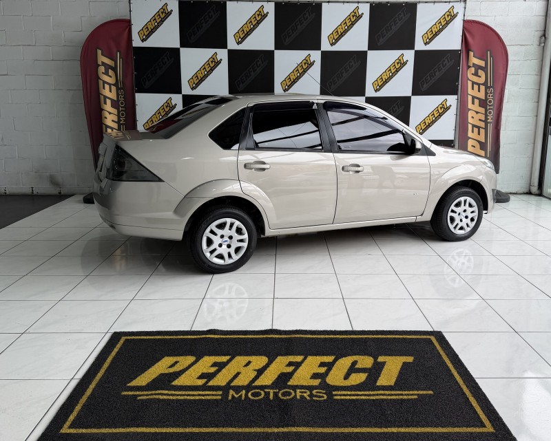 FIESTA 1.6 SE SEDAN 16V FLEX 4P MANUAL - 2014 - PORTãO