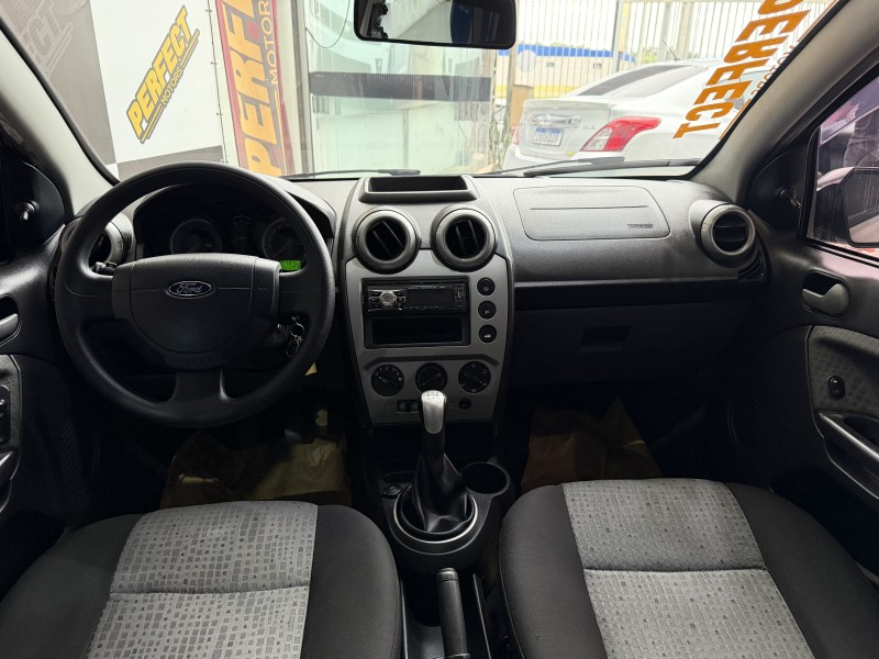 FIESTA 1.6 SE SEDAN 16V FLEX 4P MANUAL - 2014 - PORTãO