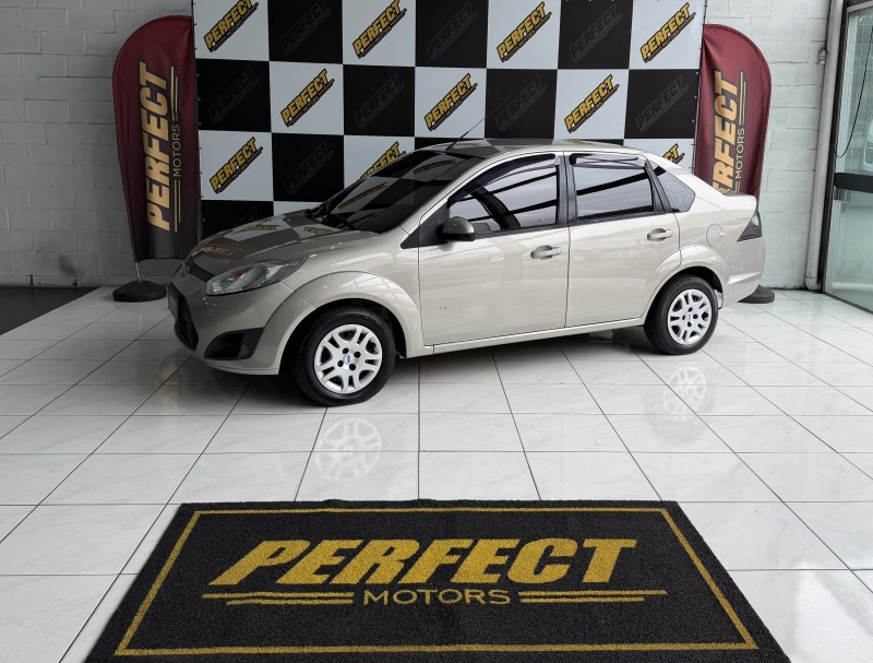 fiesta 1.6 se sedan 16v flex 4p manual 2014 portao