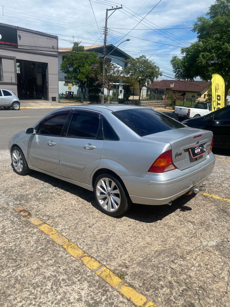 FOCUS 2.0 GHIA 16V FLEX 4P MANUAL - 2007 - FARROUPILHA