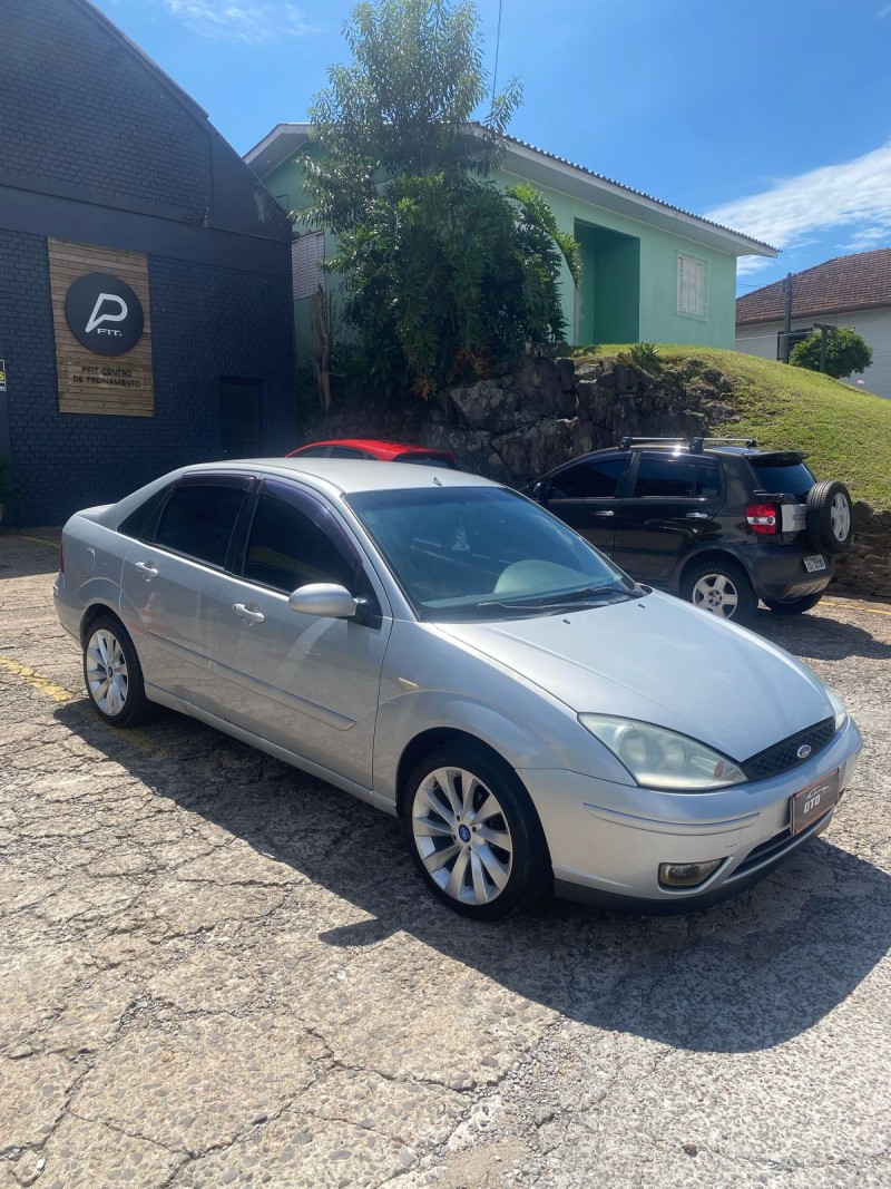 FOCUS 2.0 GHIA 16V FLEX 4P MANUAL - 2007 - FARROUPILHA
