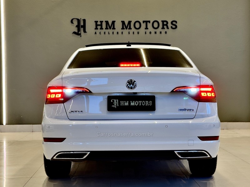 JETTA 1.4 R-LINE 250 16V TSI FLEX 4P AUTOMÁTICO - 2019 - CAXIAS DO SUL