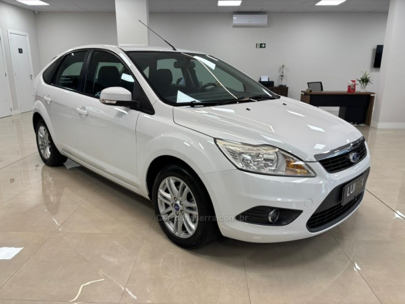 FOCUS 2.0 HC 16V FLEX 4P AUTOMÁTICO  - 2011 - CARLOS BARBOSA