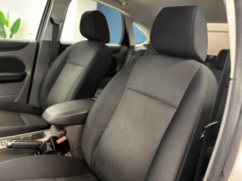 FOCUS 2.0 HC 16V FLEX 4P AUTOMÁTICO  - 2011 - CARLOS BARBOSA