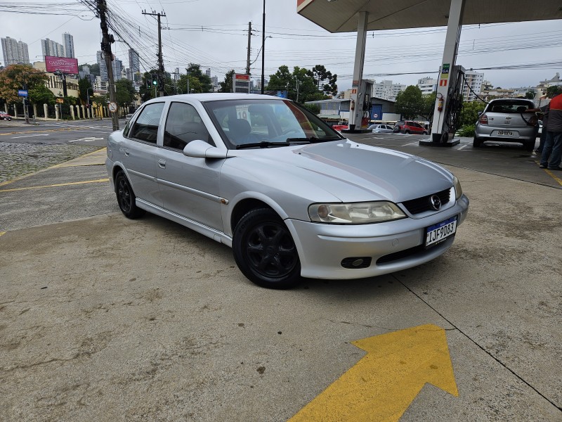 VECTRA 2.2 MPFI GL MILENIUM 8V GASOLINA 4P MANUAL - 2000 - CAXIAS DO SUL