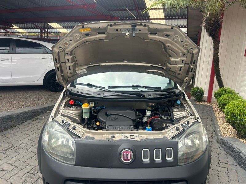 UNO 1.0 EVO WAY 8V FLEX 4P MANUAL - 2014 - TRêS COROAS