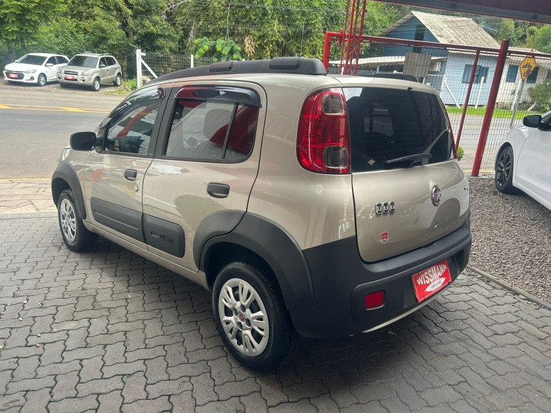 UNO 1.0 EVO WAY 8V FLEX 4P MANUAL - 2014 - TRêS COROAS