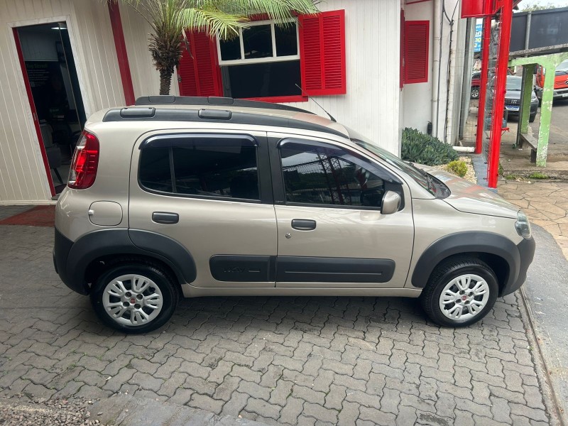 UNO 1.0 EVO WAY 8V FLEX 4P MANUAL - 2014 - TRêS COROAS