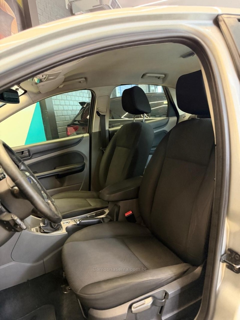 FOCUS 2.0 GHIA SEDAN 16V FLEX 4P MANUAL - 2013 - NOVO HAMBURGO