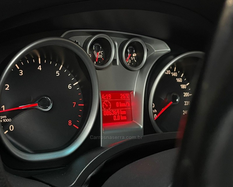 FOCUS 1.6 8V FLEX 4P MANUAL - 2012 - VACARIA