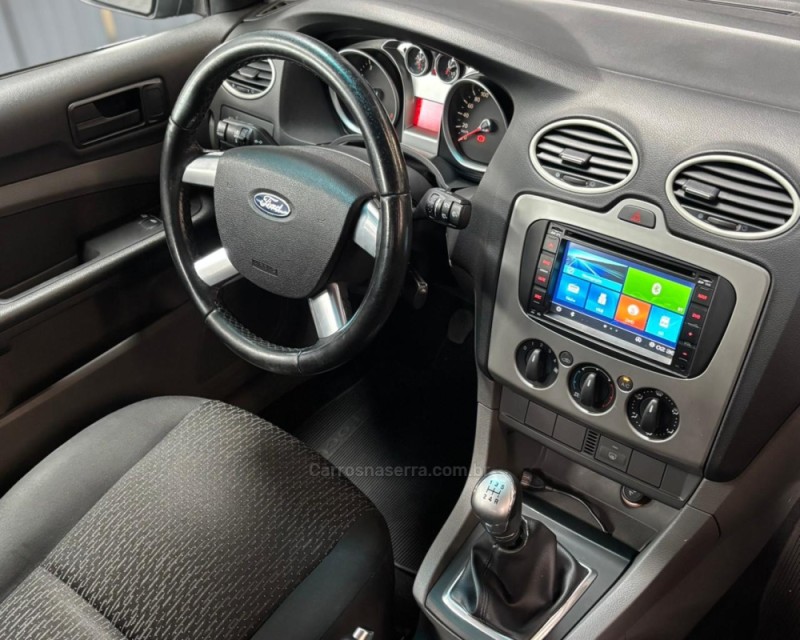 FOCUS 1.6 8V FLEX 4P MANUAL - 2012 - VACARIA