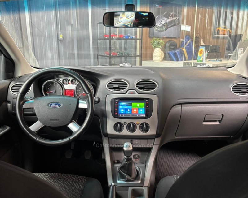 FOCUS 1.6 8V FLEX 4P MANUAL - 2012 - VACARIA
