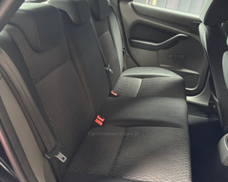 FOCUS 1.6 8V FLEX 4P MANUAL - 2012 - VACARIA