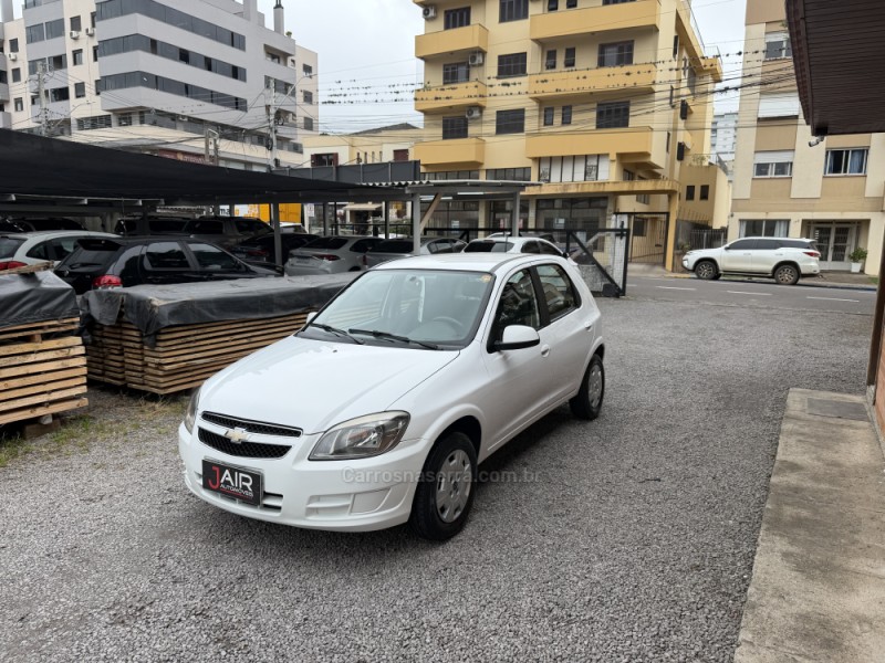 CELTA 1.0 MPFI LT 8V FLEX 4P MANUAL - 2015 - GARIBALDI