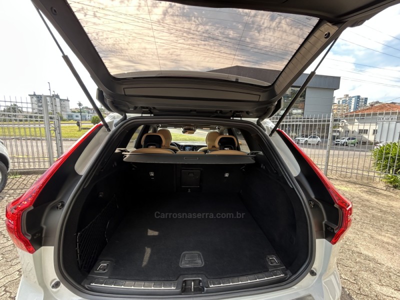 XC60 2.4 D5 MOMENTUM DIESEL AWD 4P AUTOMÁTICO - 2019 - FARROUPILHA