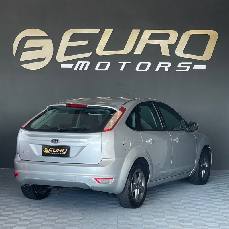 FOCUS 1.6 S 16V FLEX 4P MANUAL - 2011 - PORTãO