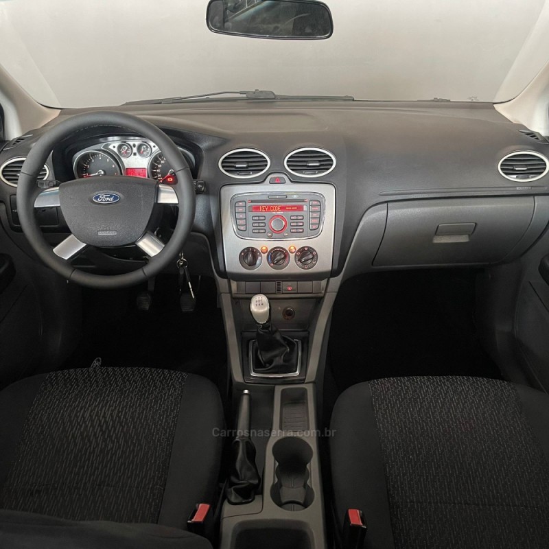 FOCUS 1.6 S 16V FLEX 4P MANUAL - 2011 - PORTãO