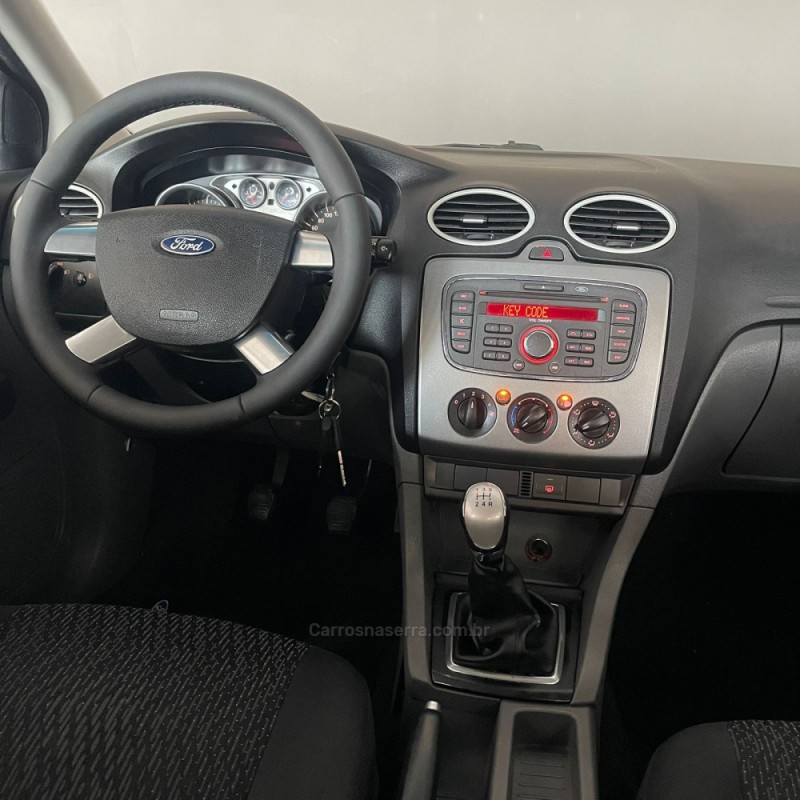 FOCUS 1.6 S 16V FLEX 4P MANUAL - 2011 - PORTãO