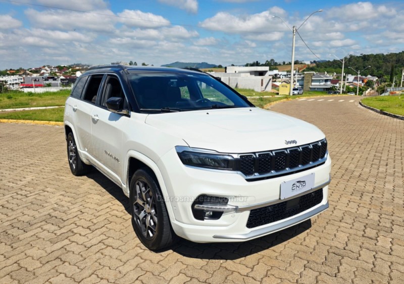 commander 1.3 overland t270 16v 4x2 turbo flex 4p automatico 2022 lajeado